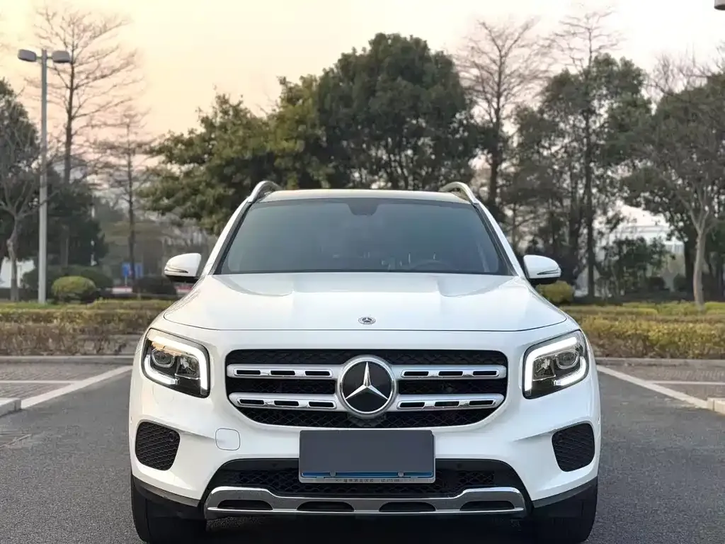 Mercedes-Benz GLB — фото 1