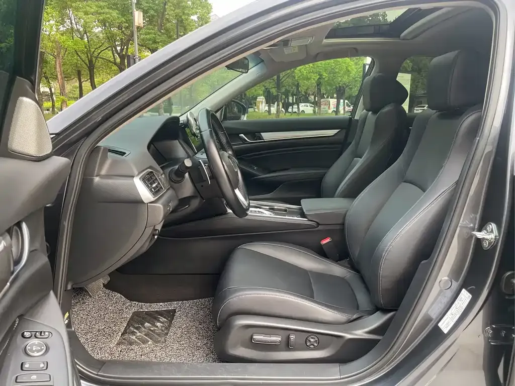 Honda Accord — фото 10