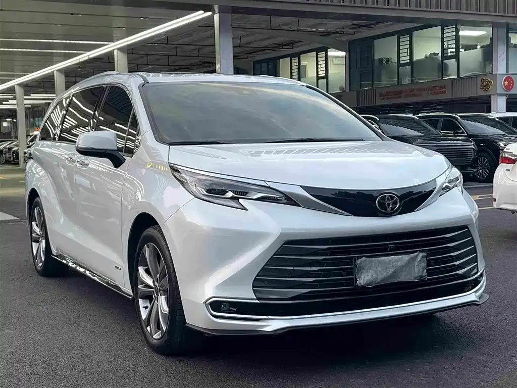 Toyota Sienna — фото 8