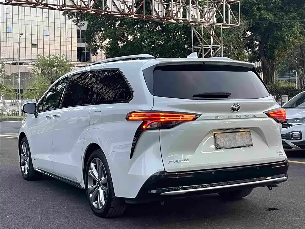 Toyota Sienna — фото 6