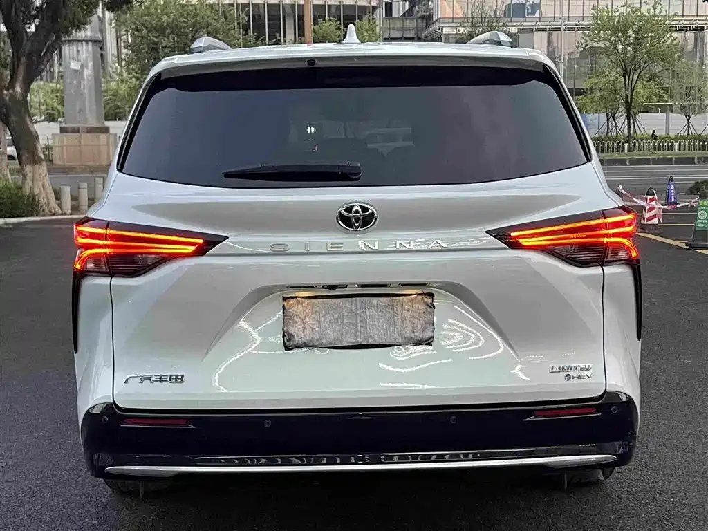 Toyota Sienna — фото 7