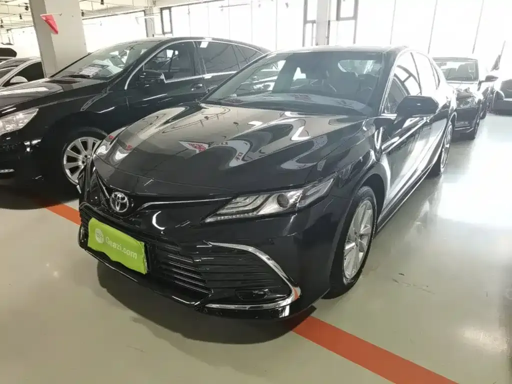 Toyota Camry — фото 8