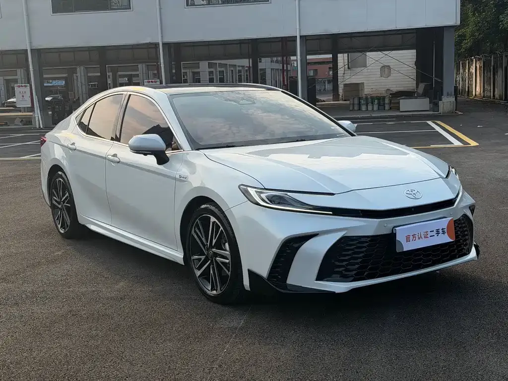 Toyota Camry — фото 10