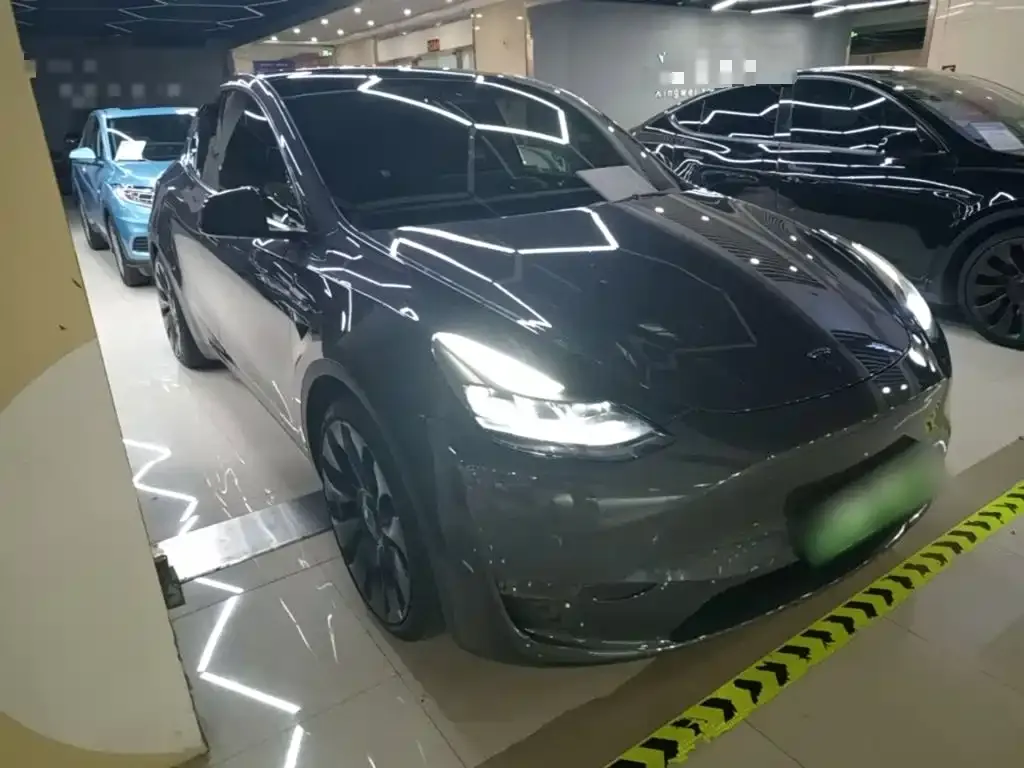 Tesla Model Y — фото 10