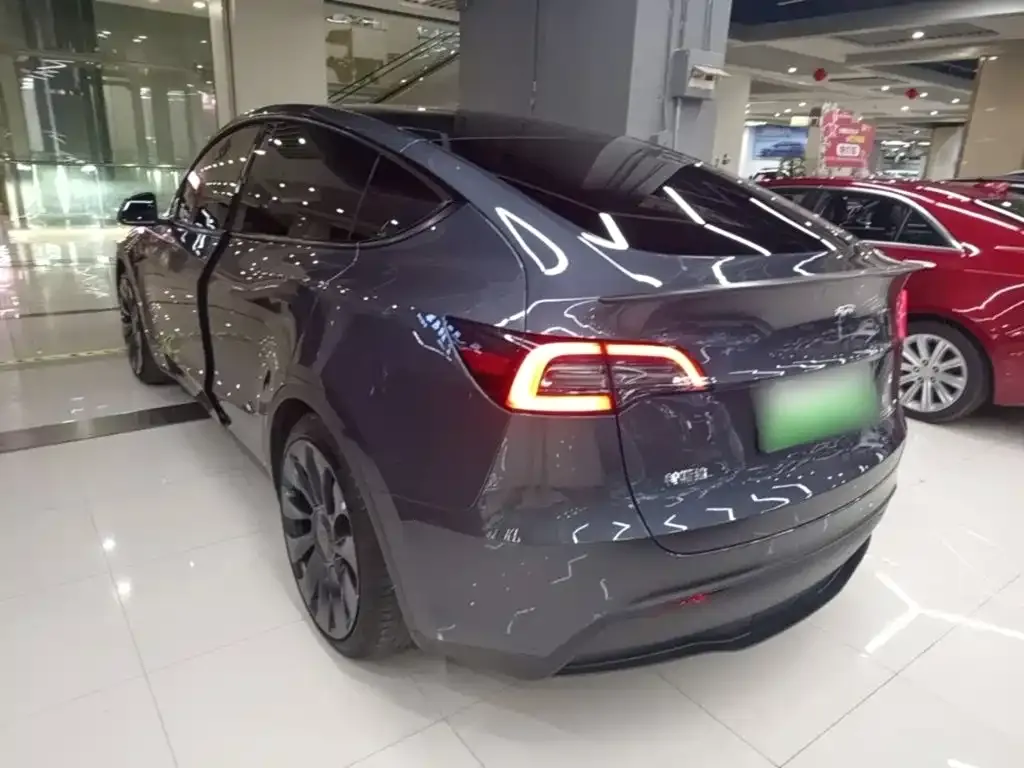 Tesla Model Y — фото 4