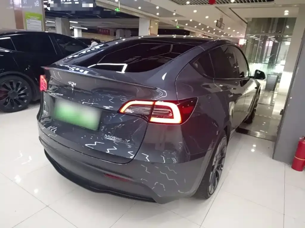 Tesla Model Y — фото 8