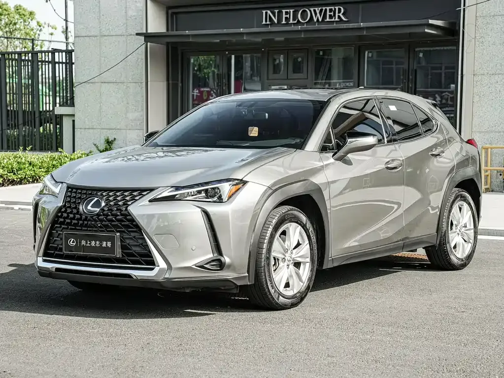 Lexus UX — фото 1
