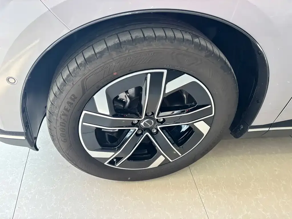 Volvo XC70 Plug-in Hybrid — фото 6