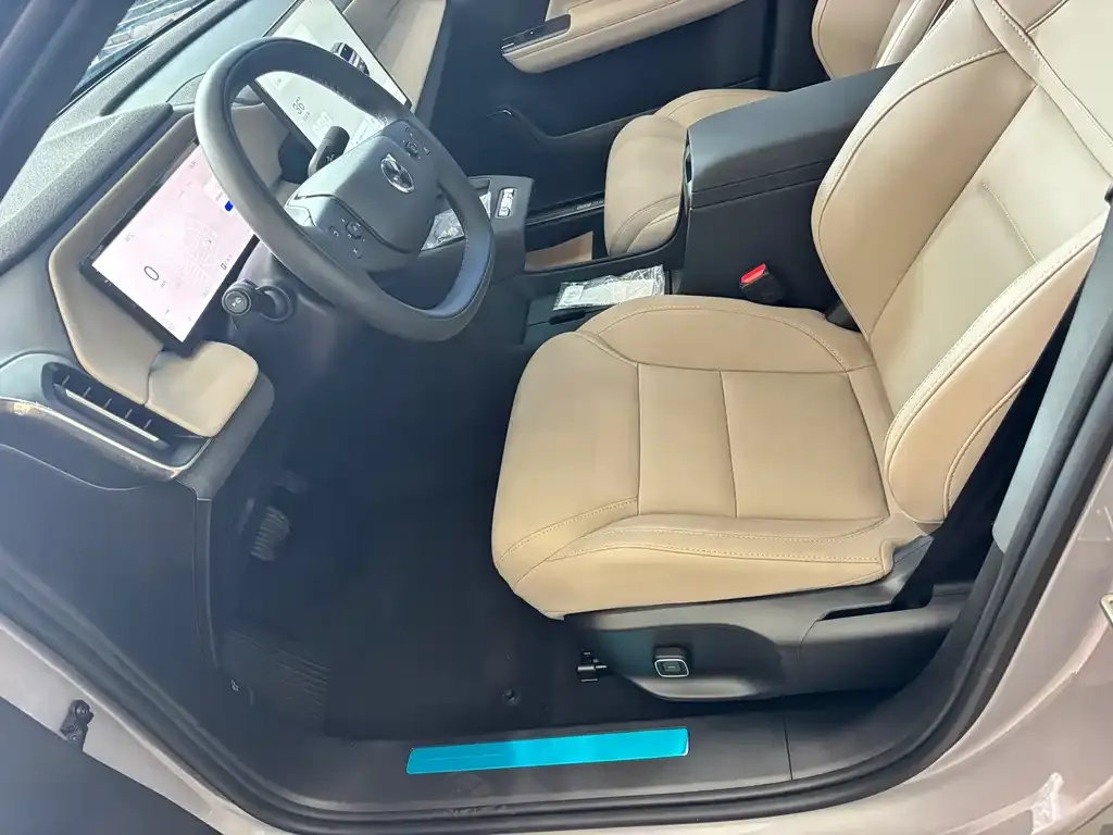 Volvo XC70 Plug-in Hybrid — фото 7