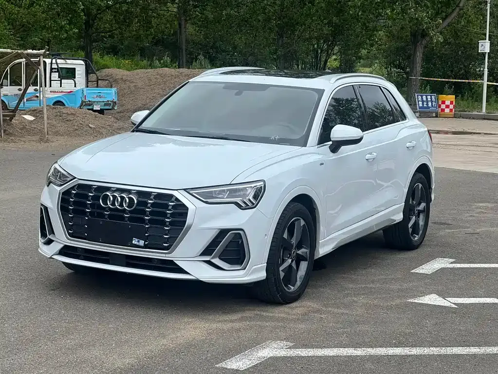Audi Q3 — фото 1