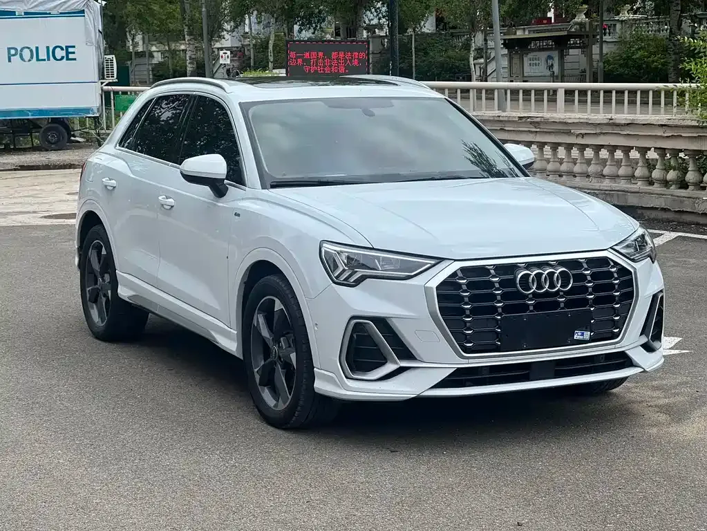 Audi Q3 — фото 10