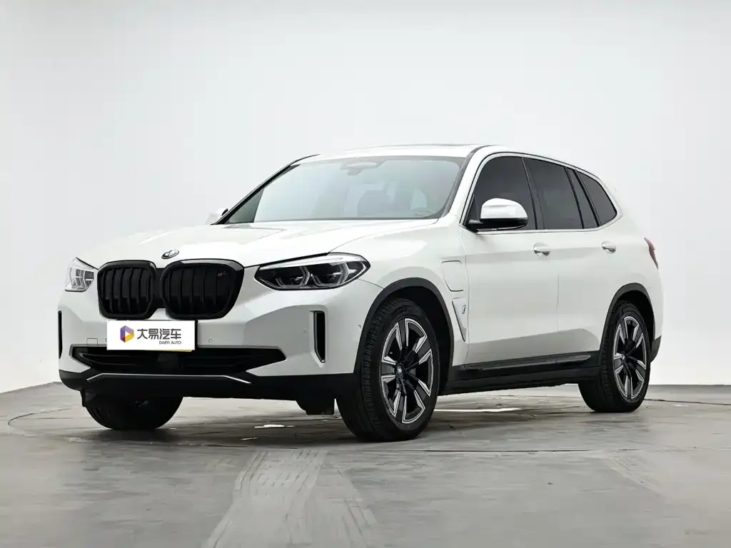 BMW iX3 — фото 1