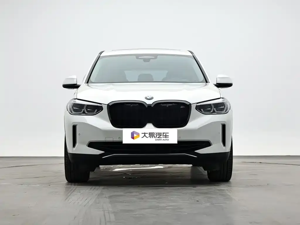BMW iX3 — фото 8