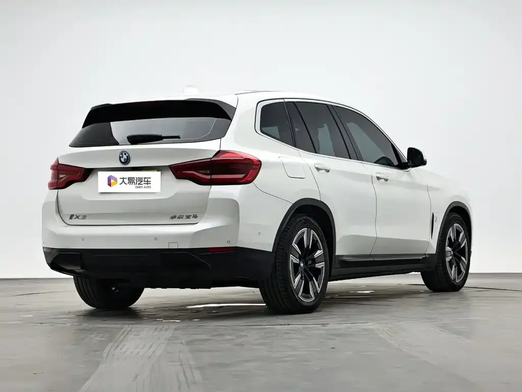 BMW iX3 — фото 5