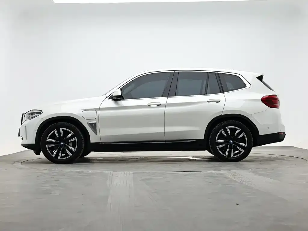 BMW iX3 — фото 3