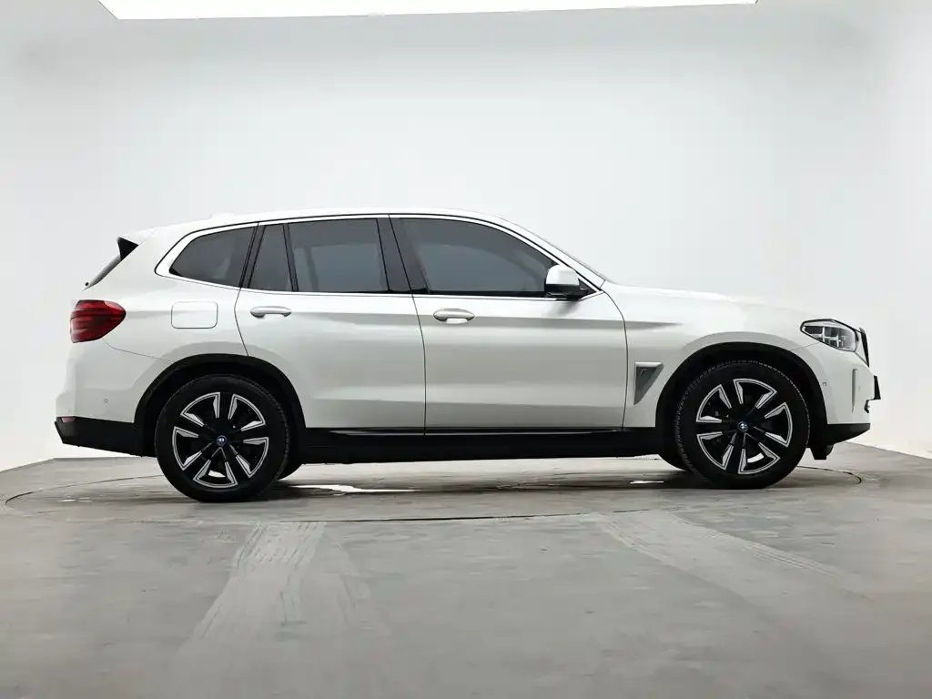 BMW iX3 — фото 2