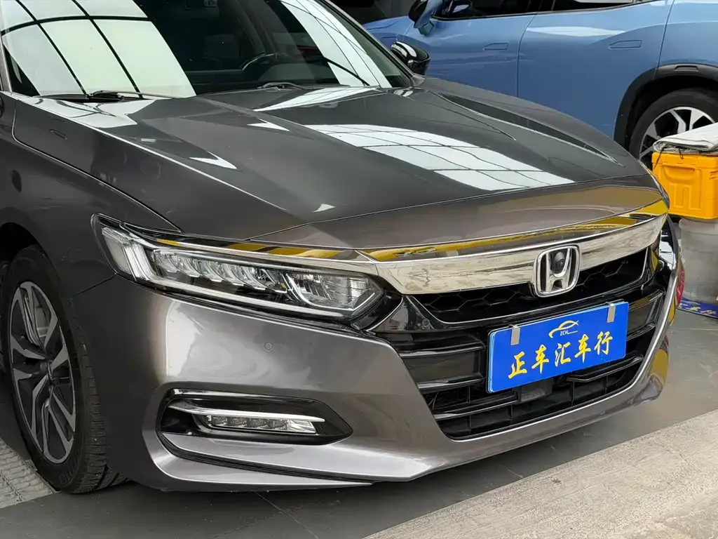 Honda Accord — фото 10