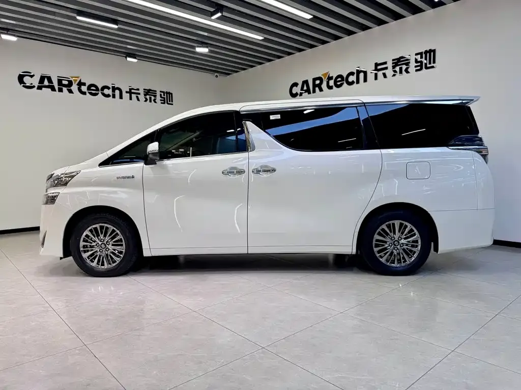 Toyota Vellfire — фото 3