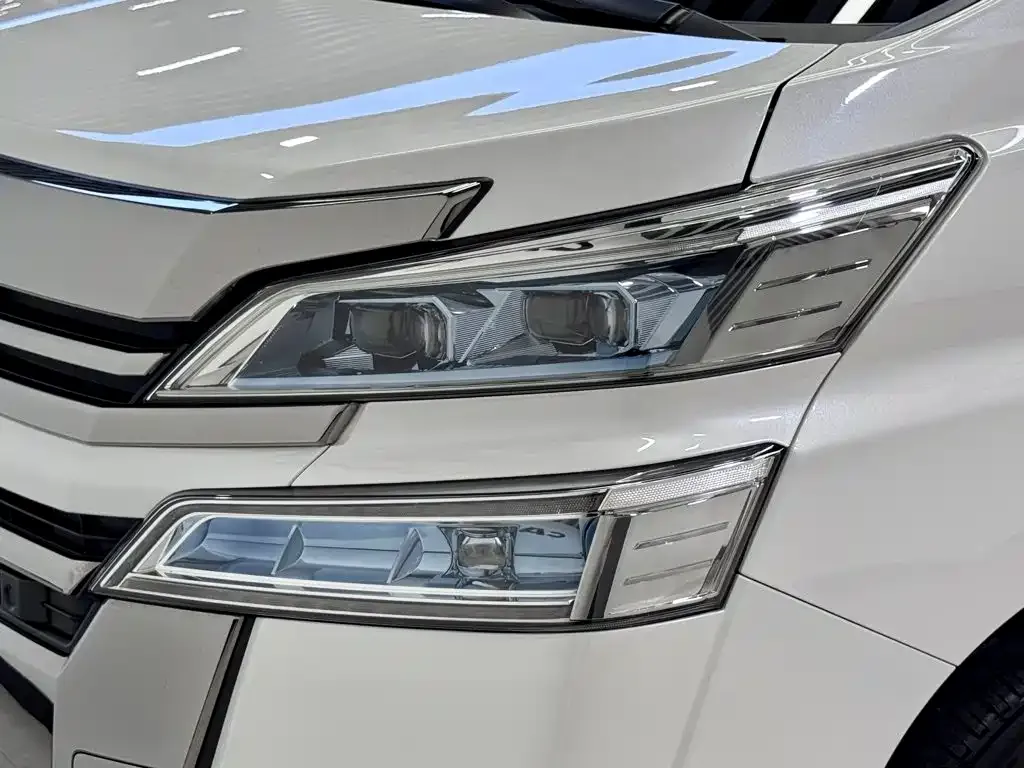 Toyota Vellfire — фото 10
