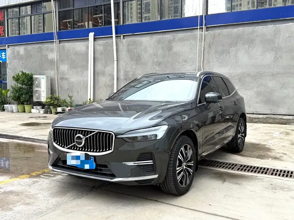 Volvo XC60 — фото 1