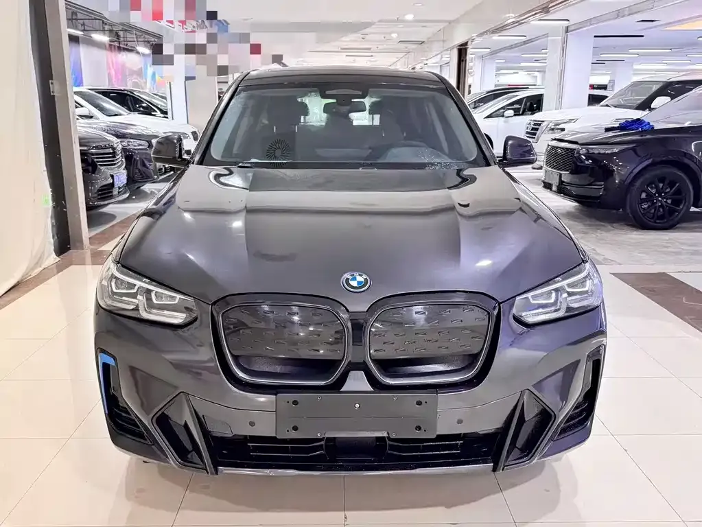 BMW iX3 — фото 9