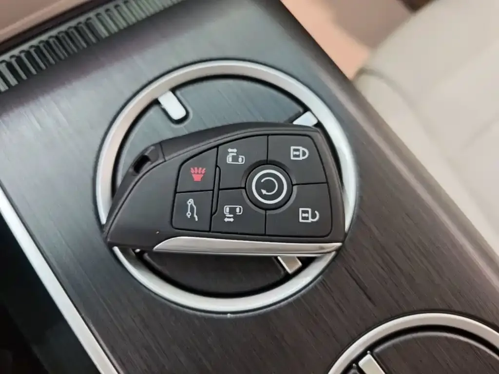 Buick GL8 Hybrid — фото 5