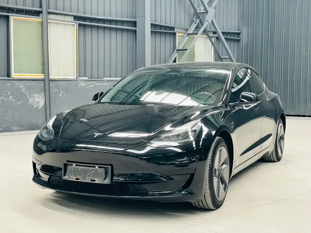 Tesla Model 3 — фото 1