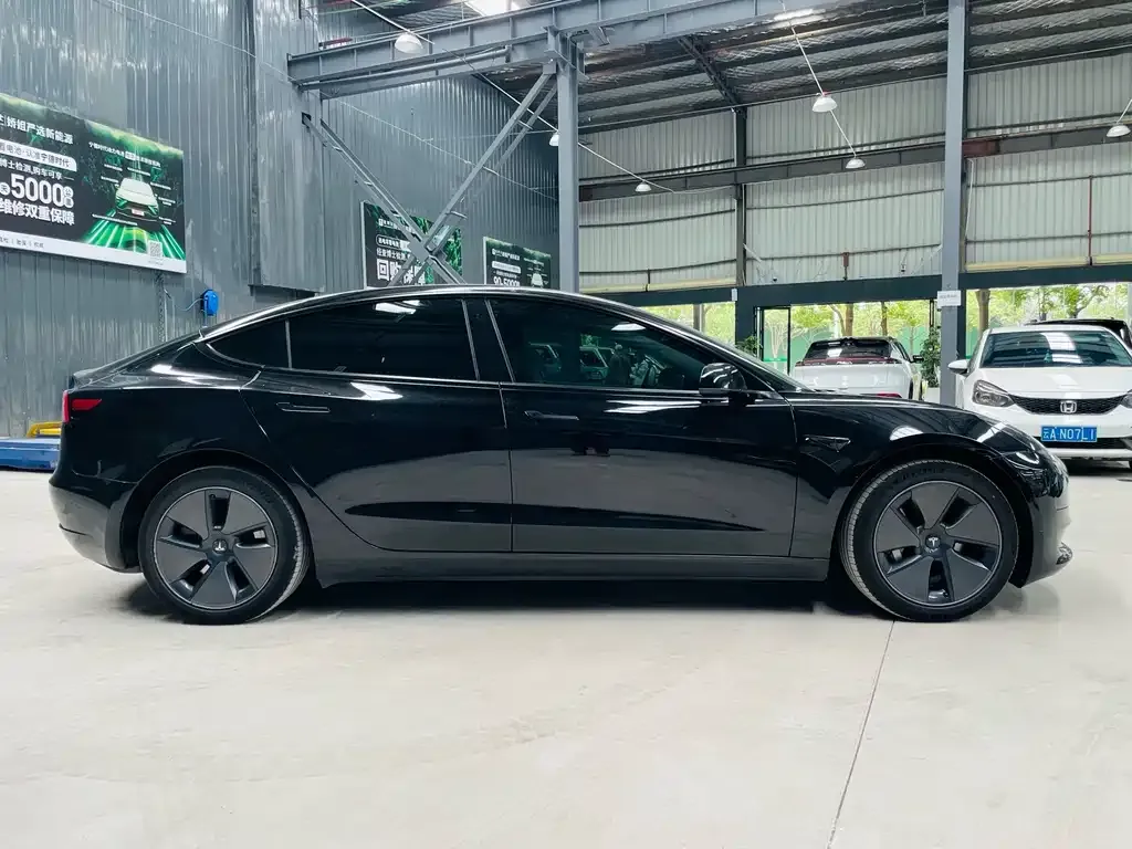 Tesla Model 3 — фото 7