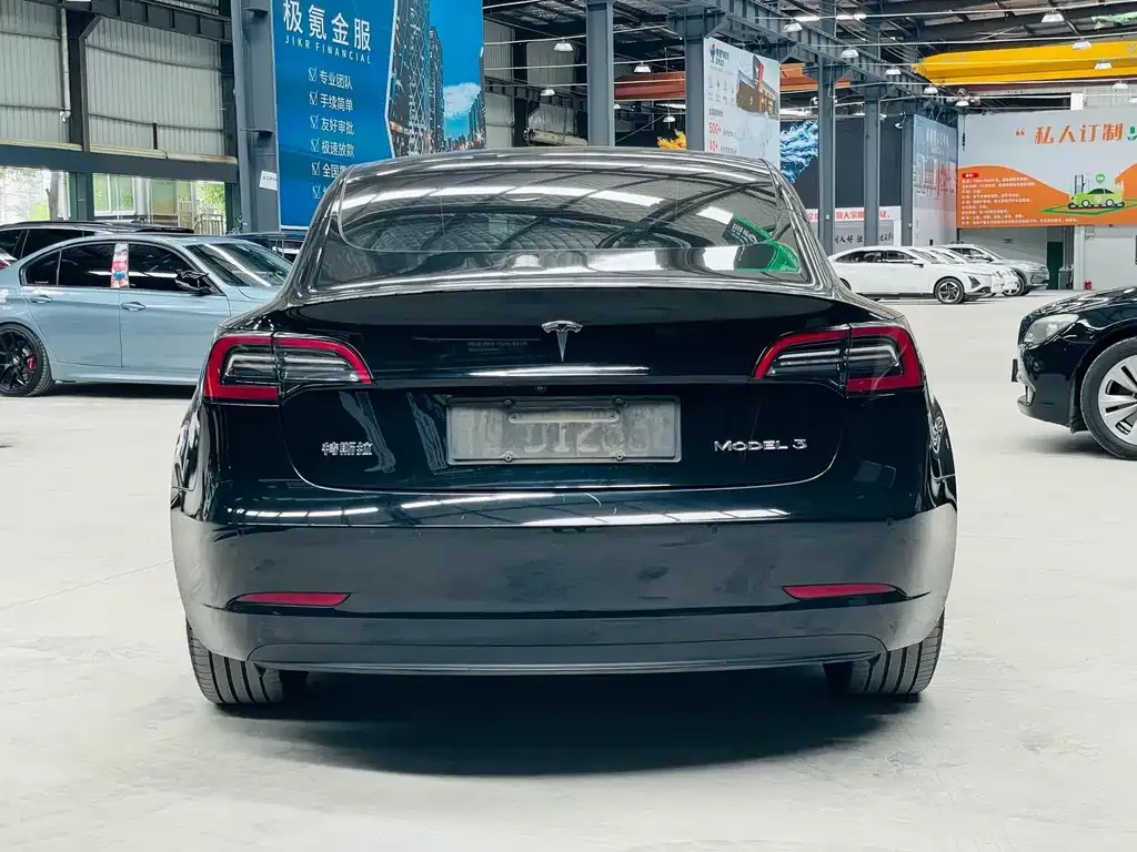 Tesla Model 3 — фото 4