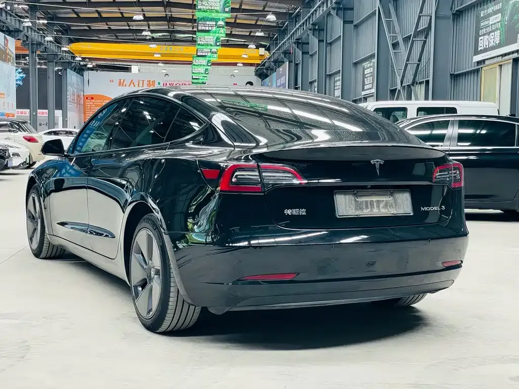 Tesla Model 3 — фото 10