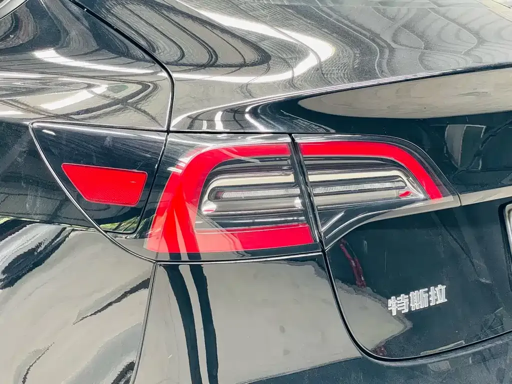 Tesla Model 3 — фото 2