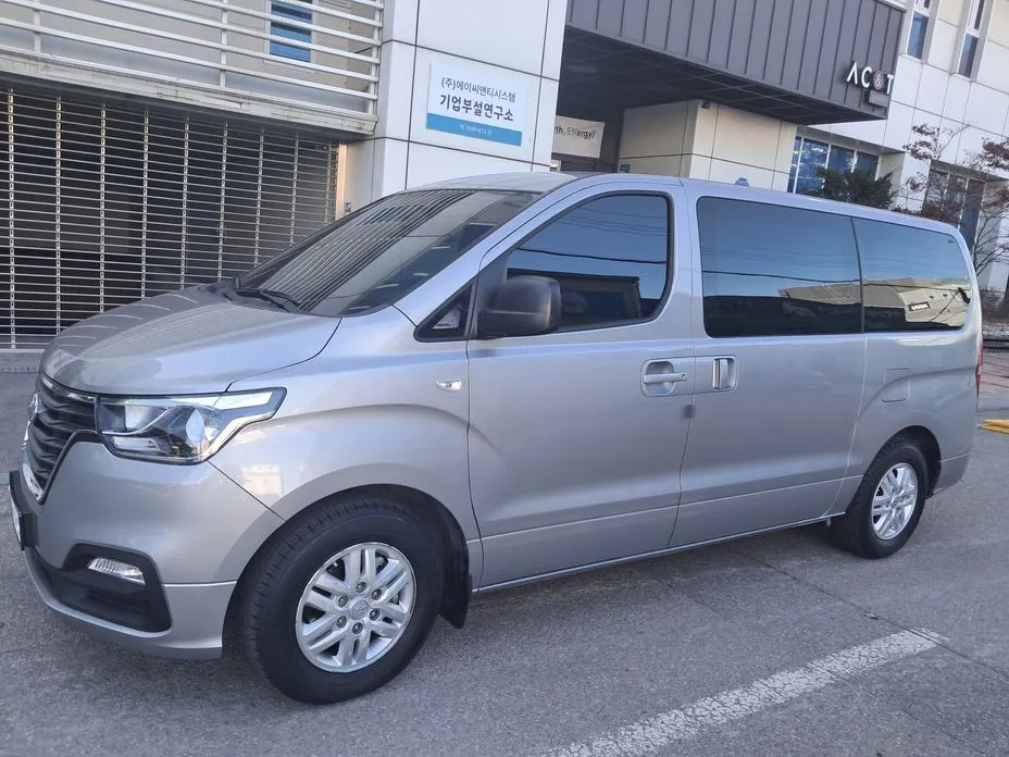 Hyundai Starex — фото 1