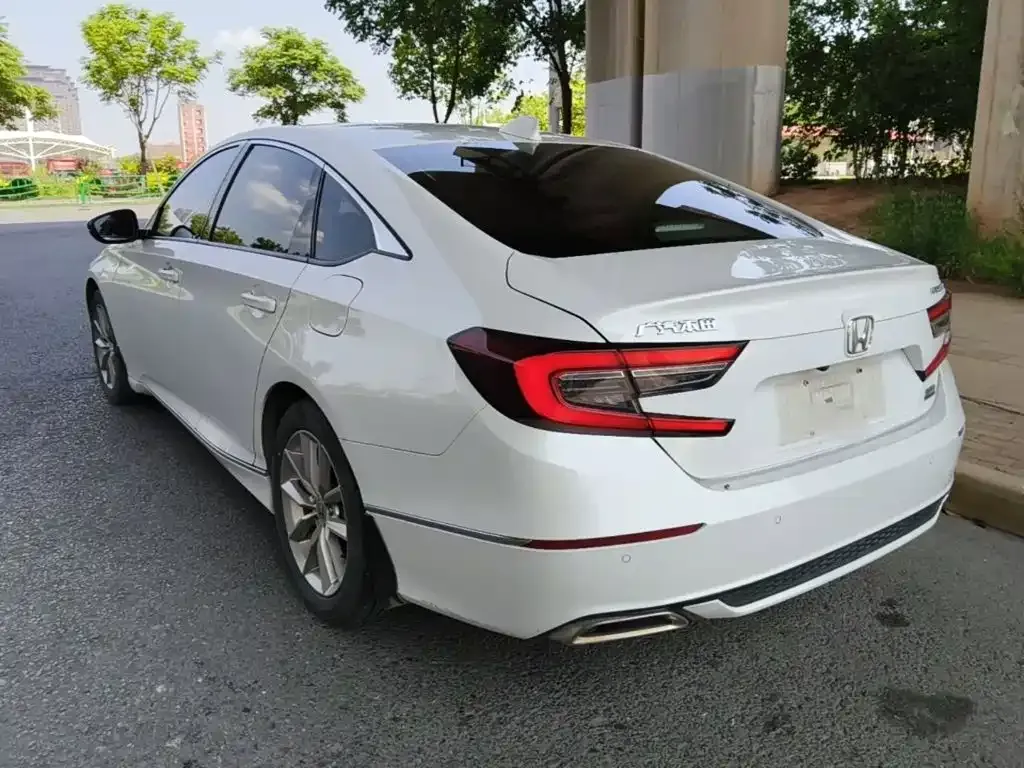 Honda Accord — фото 7