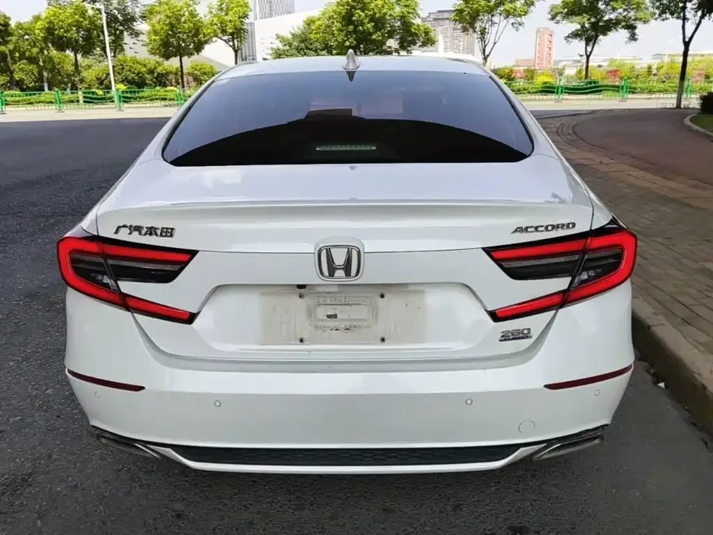Honda Accord — фото 9