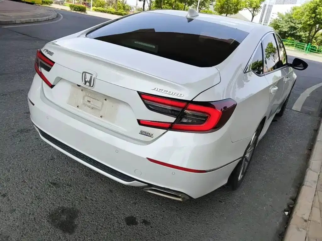 Honda Accord — фото 10