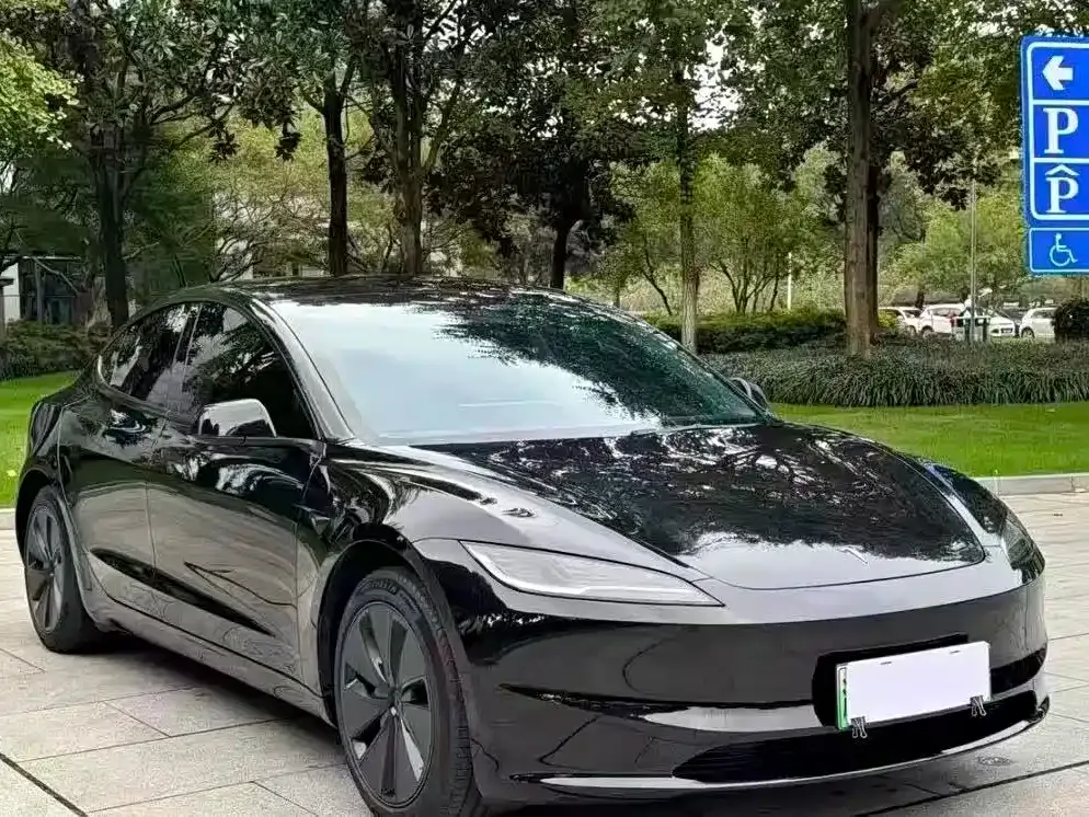 Tesla Model 3 — фото 1