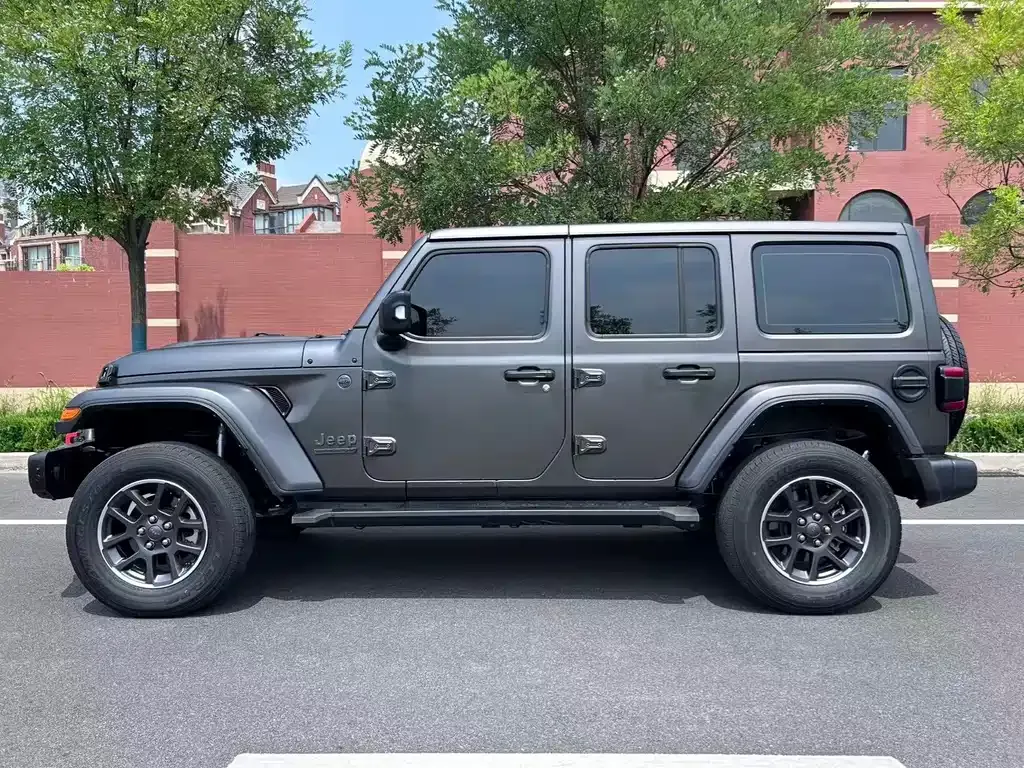 Jeep Wrangler — фото 10