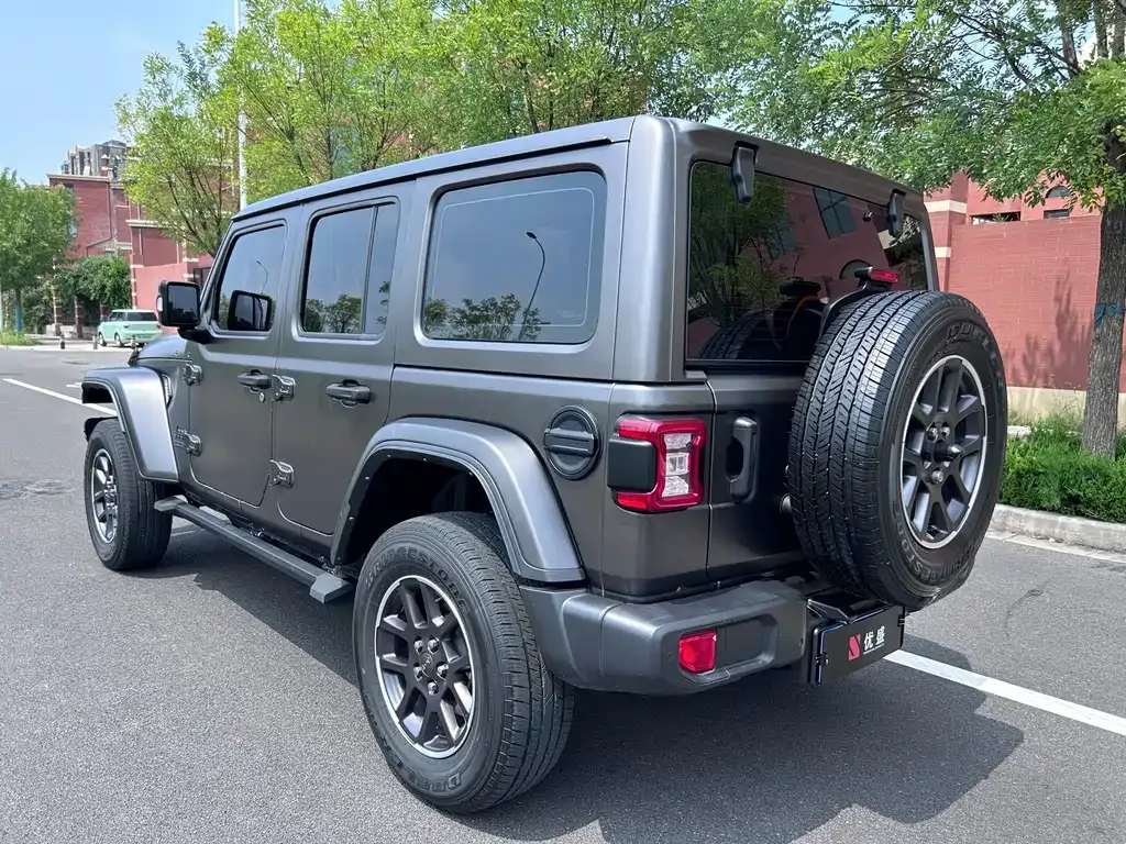 Jeep Wrangler — фото 9