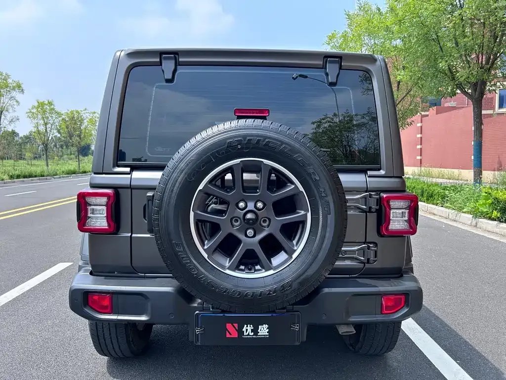 Jeep Wrangler — фото 8