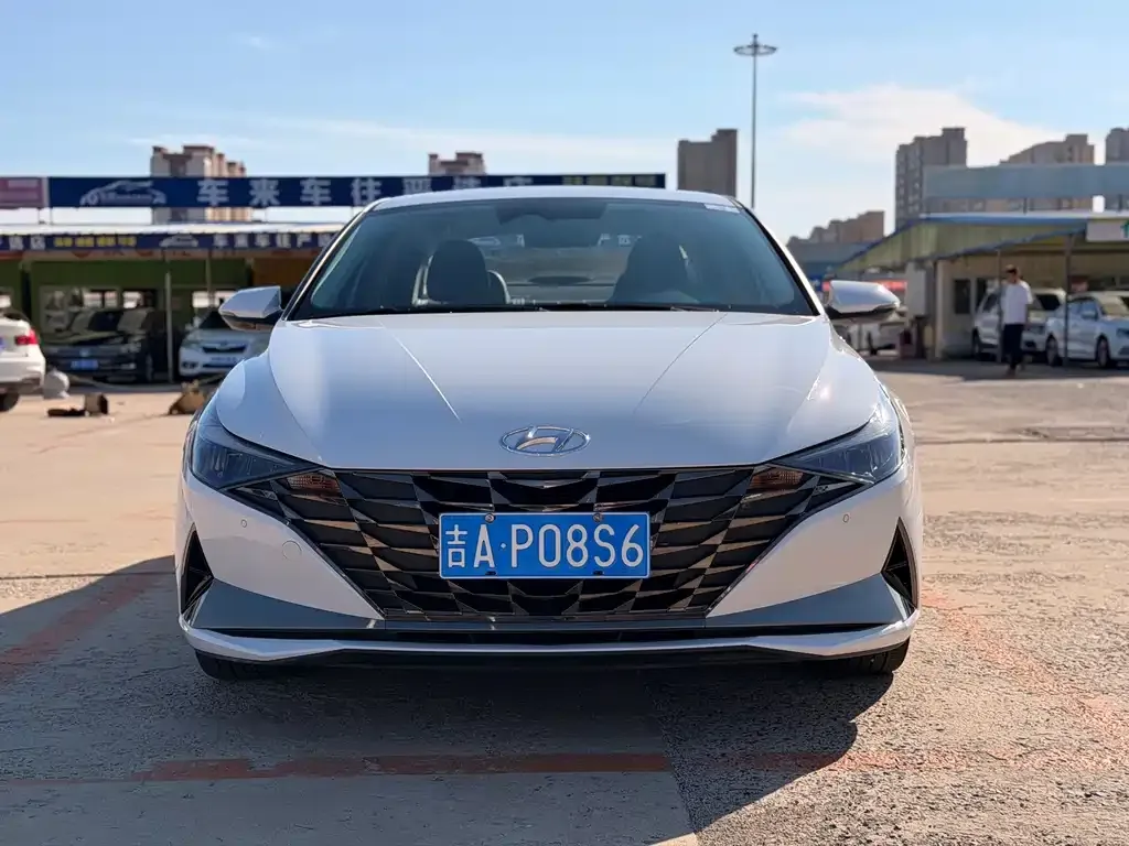 Hyundai Elantra — фото 10