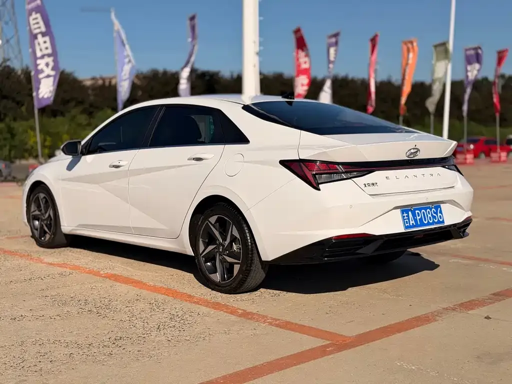 Hyundai Elantra — фото 4