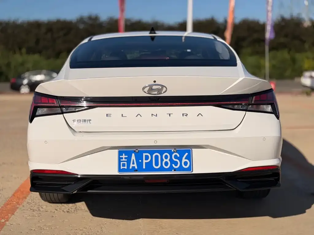 Hyundai Elantra — фото 2