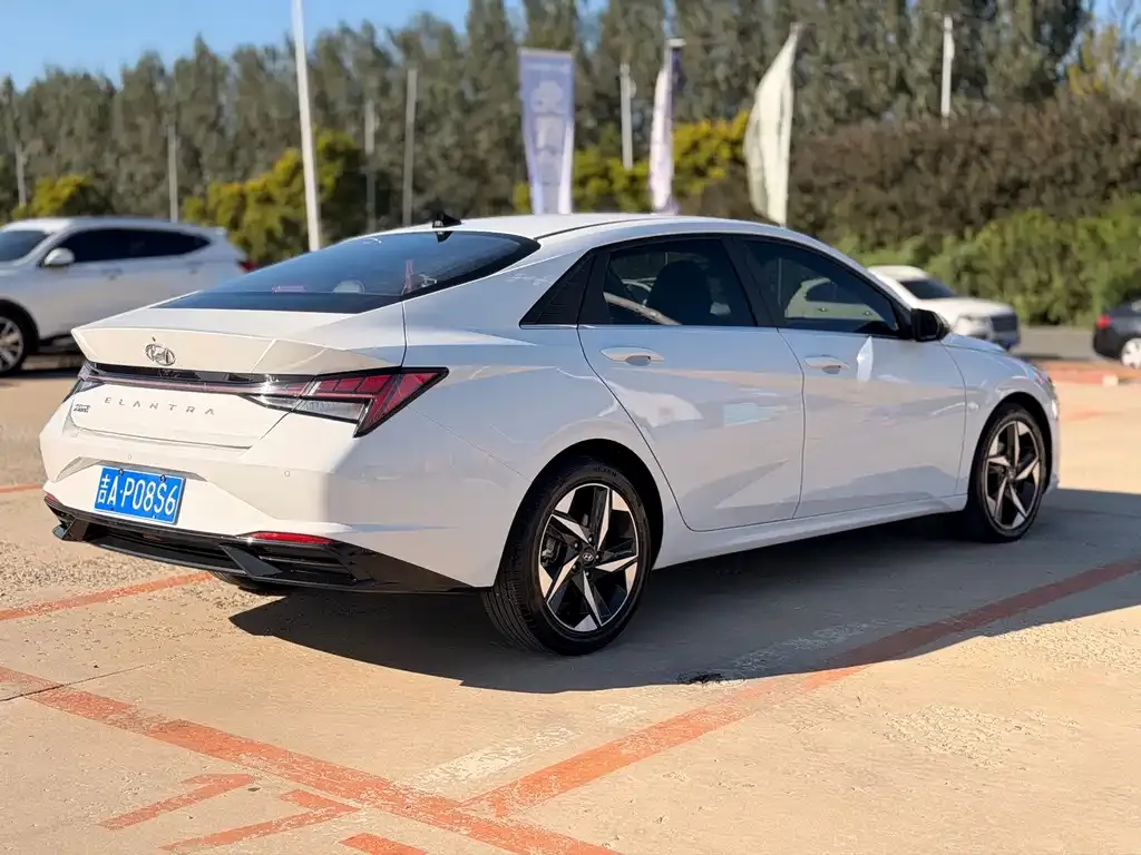 Hyundai Elantra — фото 9
