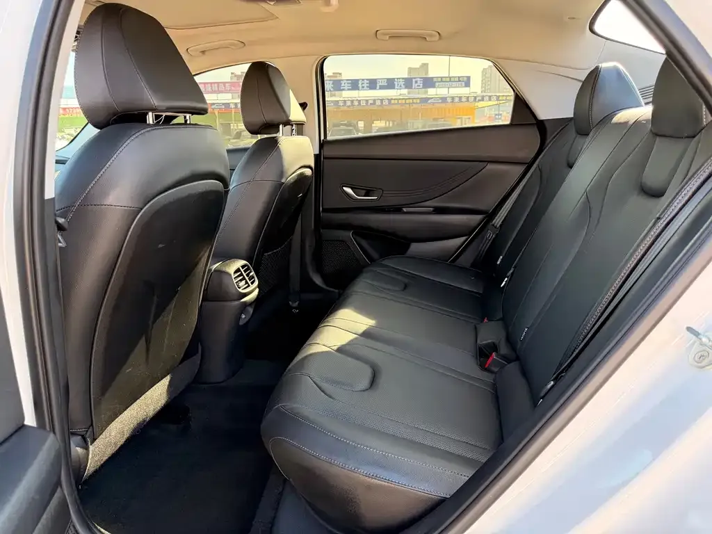 Hyundai Elantra — фото 8