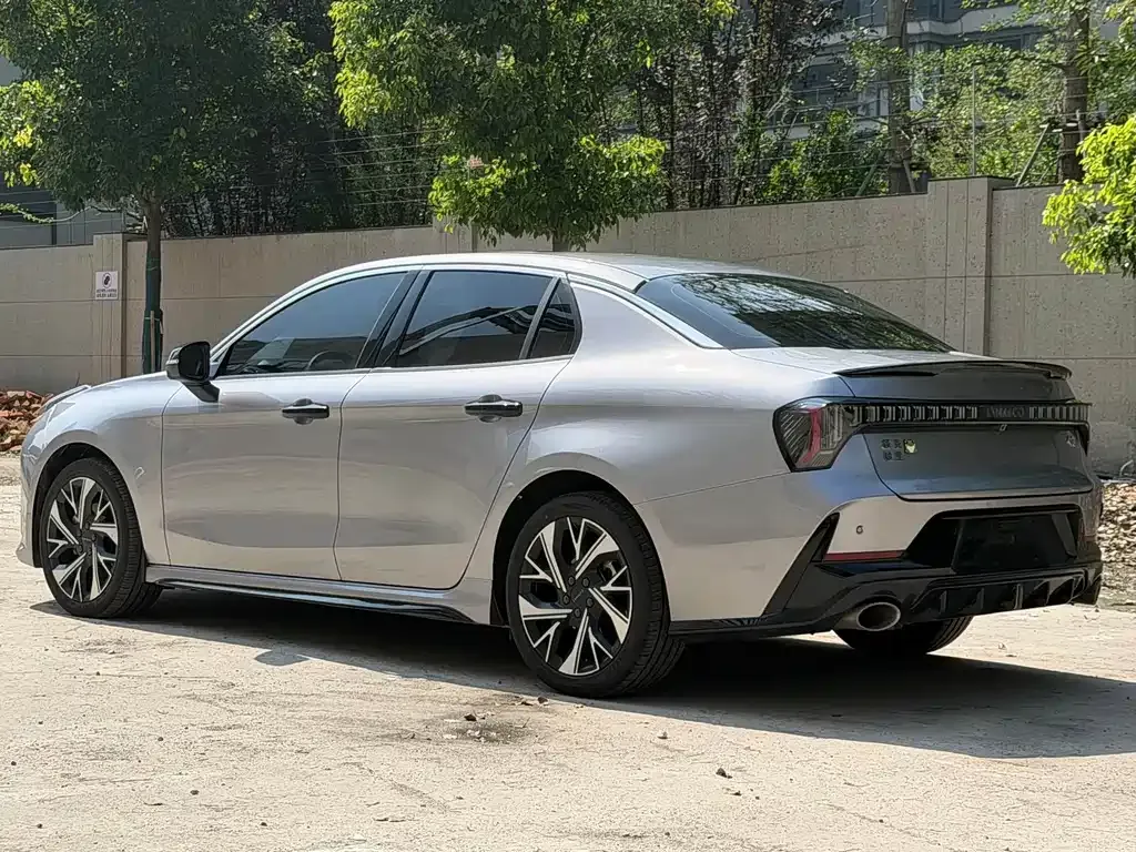 Lynk & Co 03 — фото 8