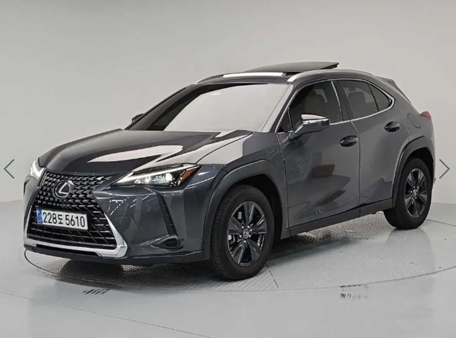 Lexus UX — фото 1