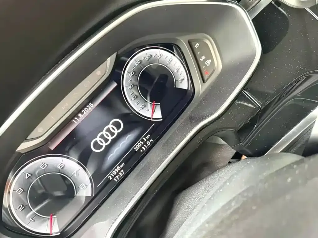 Audi Q3 — фото 10