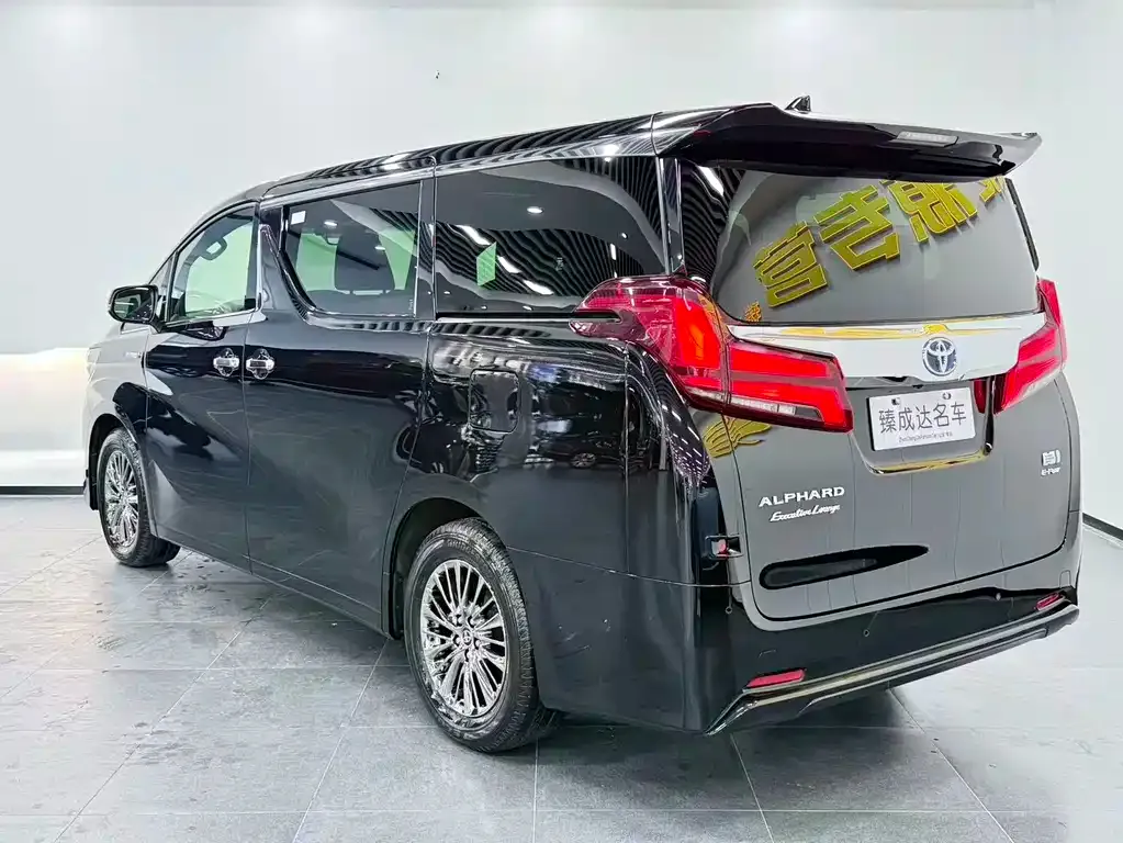 Toyota Alphard — фото 6
