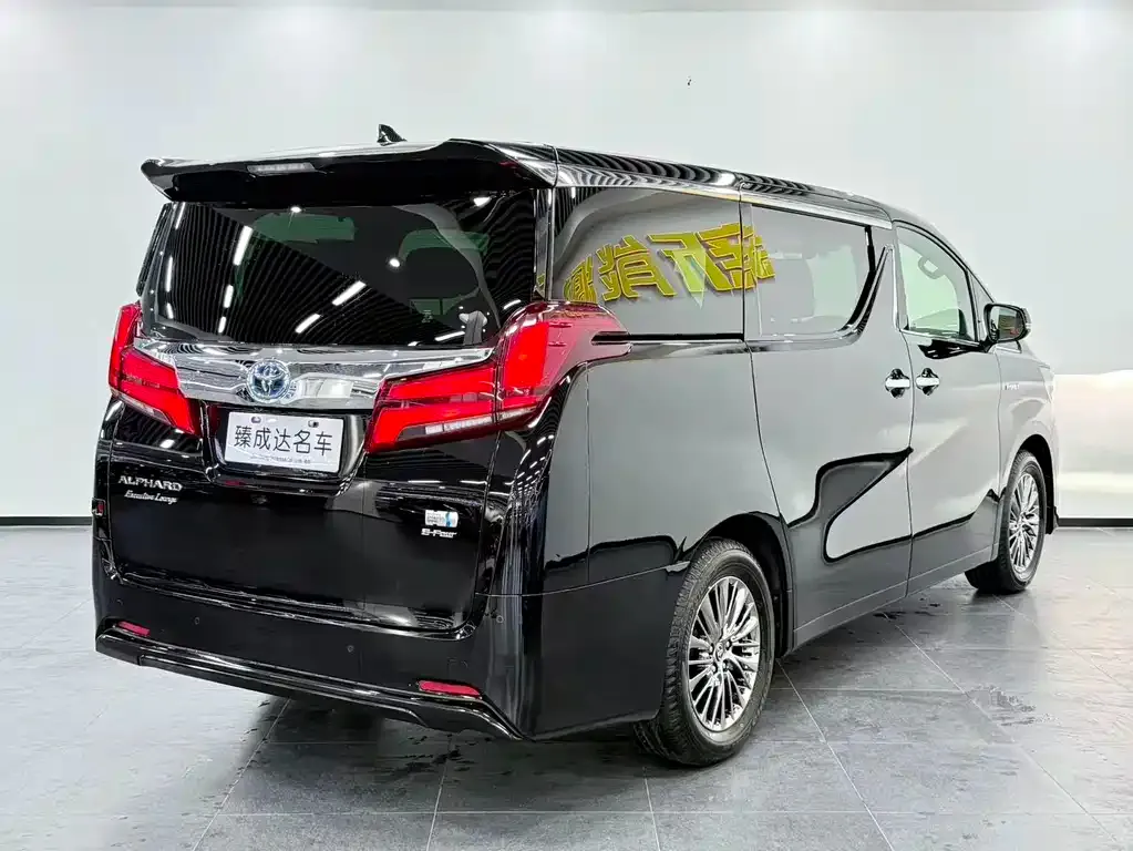Toyota Alphard — фото 5