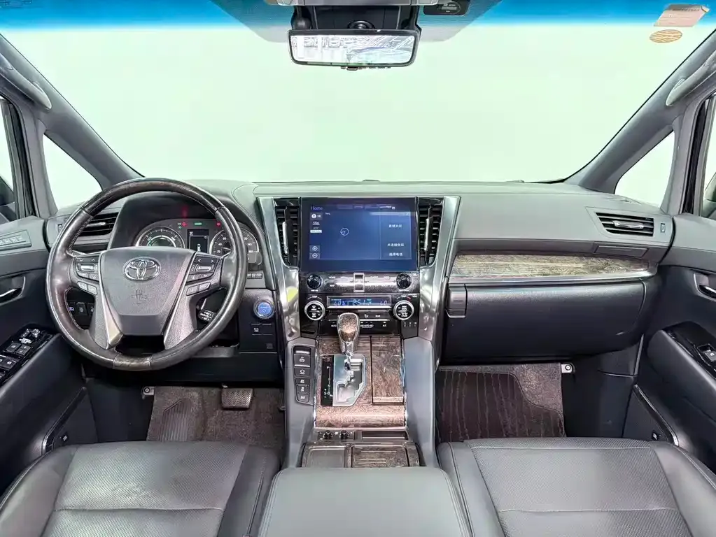 Toyota Alphard — фото 4